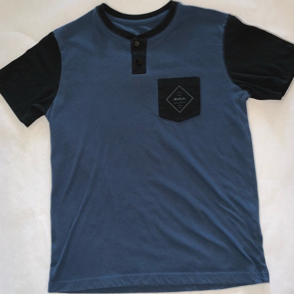 Dark blue tee with black sleeves